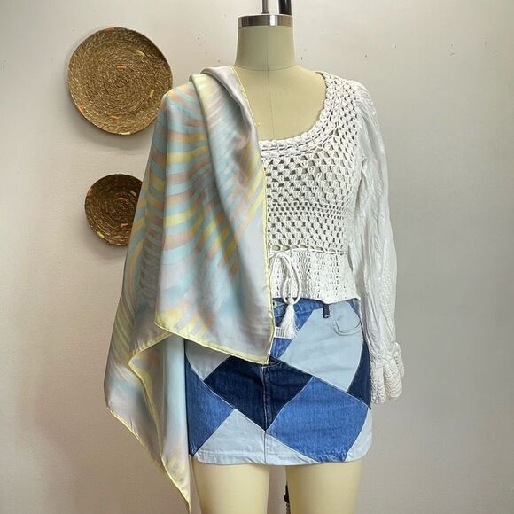 Guy Laroche Scarf 🧣 - Picture 1 of 6